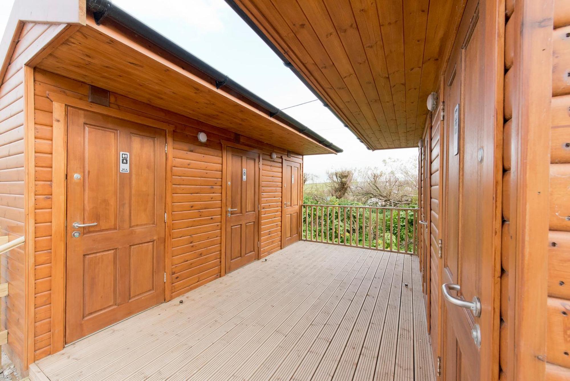 Yha Treyarnon Bay Hostel Padstow Exterior photo