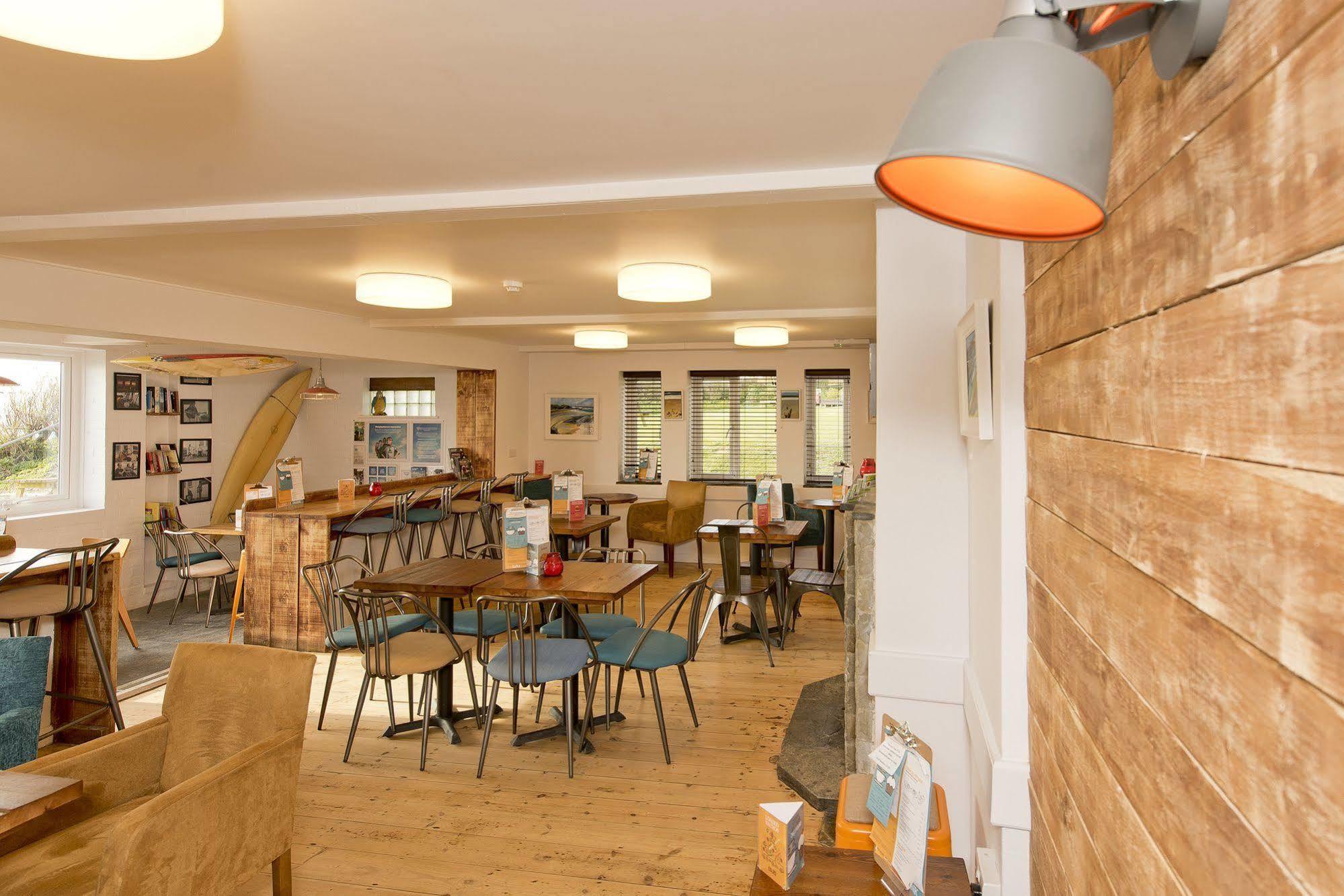 Yha Treyarnon Bay Hostel Padstow Exterior photo