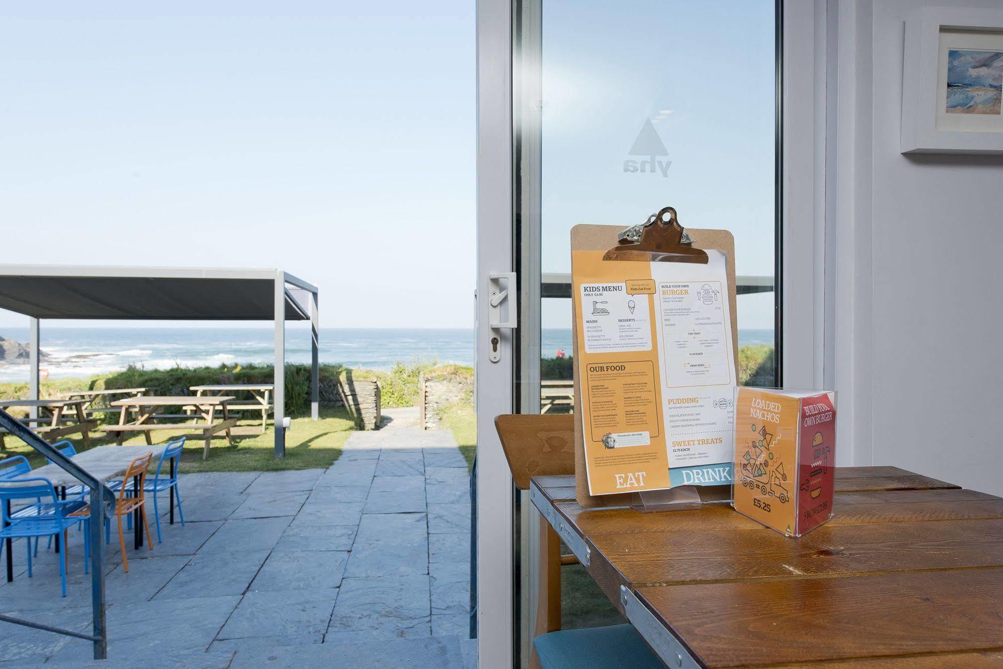Yha Treyarnon Bay Hostel Padstow Exterior photo